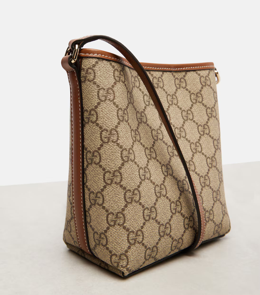 Gucci GG Emblem Small bucket bag 2025