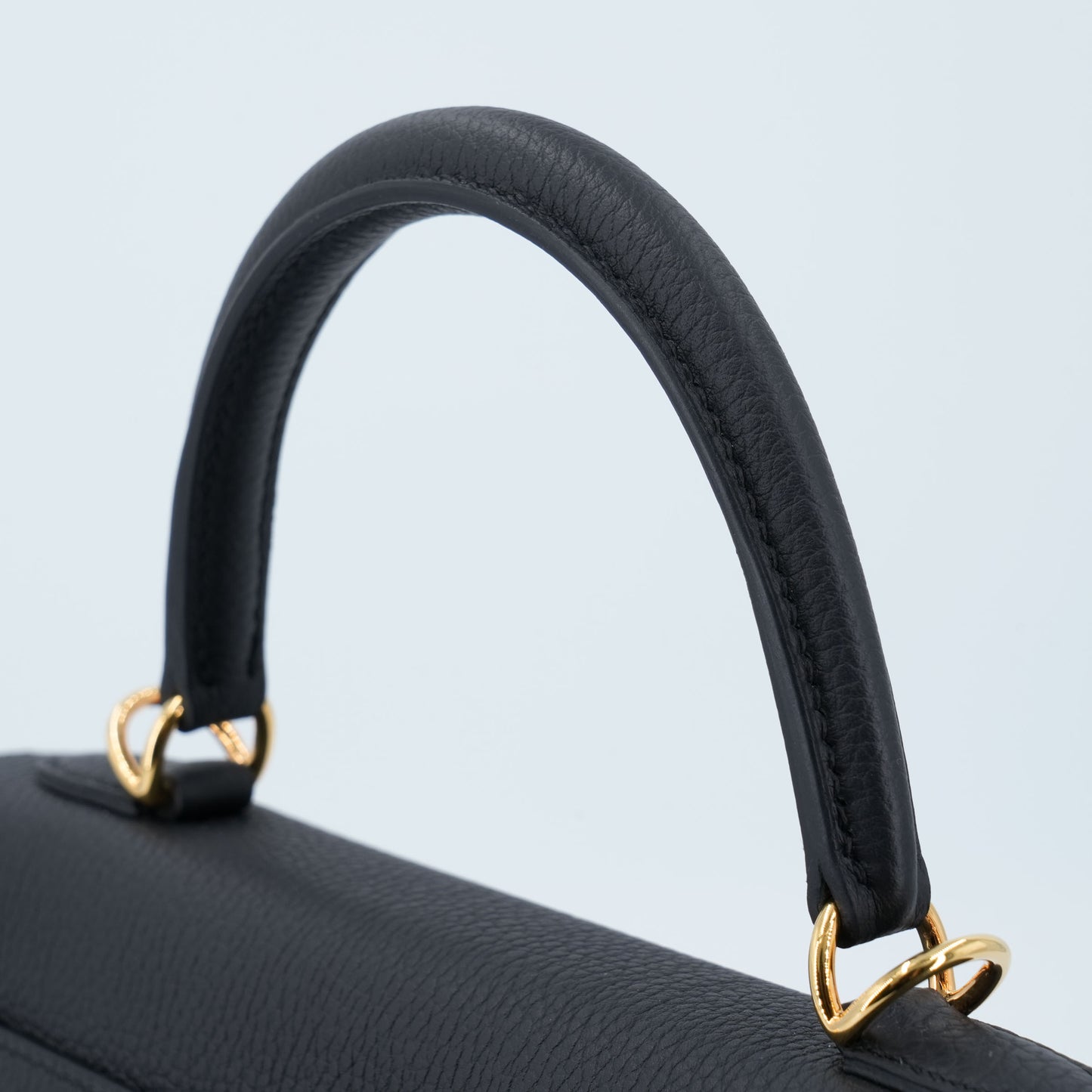 HERMÈS Kelly 25 Noir (89) Togo Gold hardware K (2025)