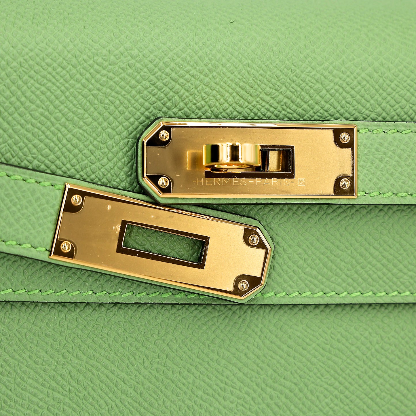 HERMÈS Kelly 28 Sellier Vert Criquet (3I) Epsom Gold hardware D (2019)