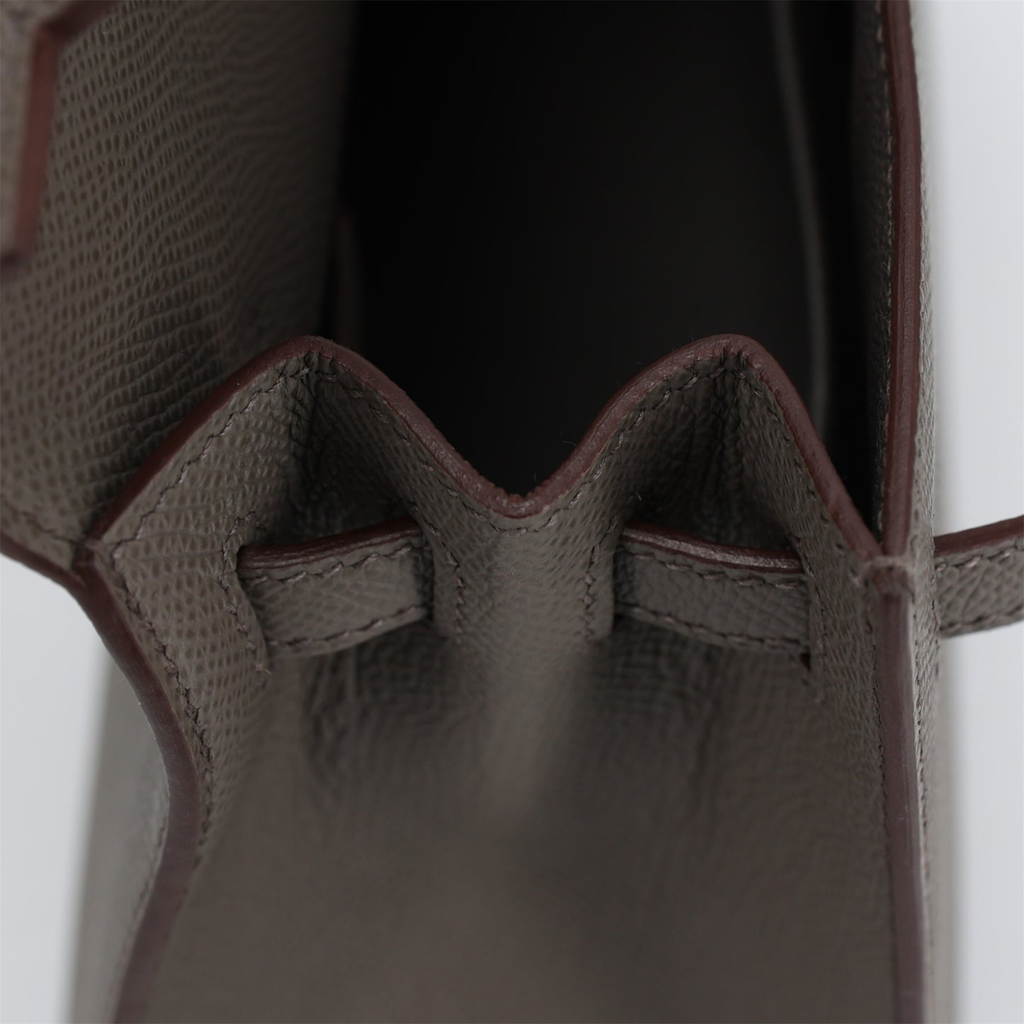 HERMÈS Kelly 25 Sellier Etain (8F) Epsom Gold hardware B (2023)