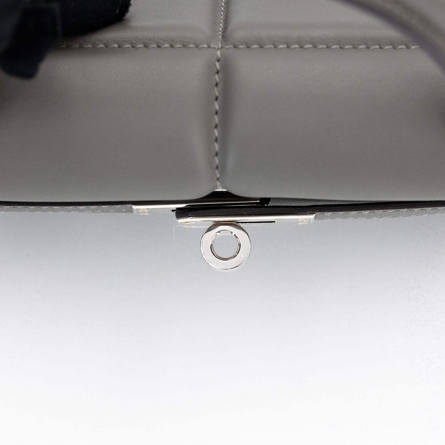 HERMÈS Limited Edition Kelly 25 Padded Sellier Gris Meyer (0L) Swift Palladium hardware B (2023)