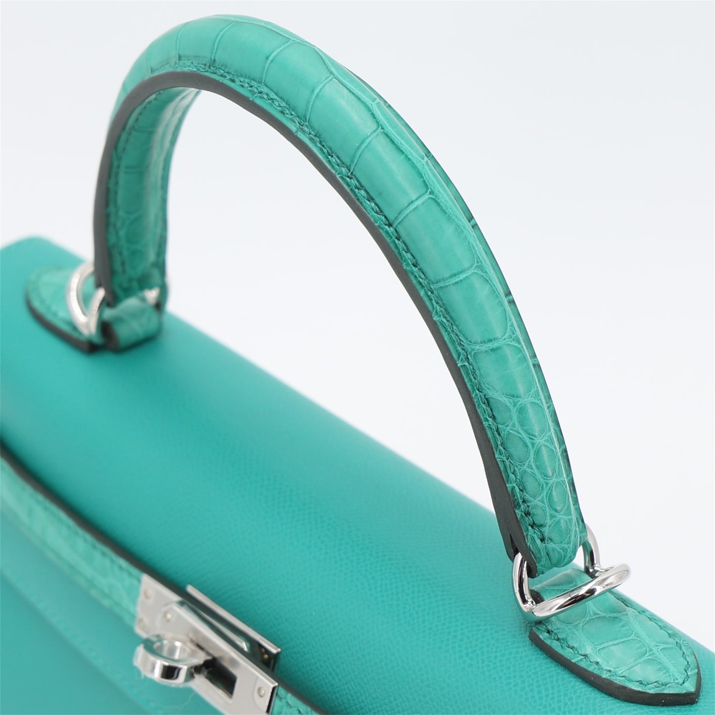 HERMÈS Kelly 25 Sellier Touch Vert Jade (O6) Madame Alligator Palladium hardware W (2024)