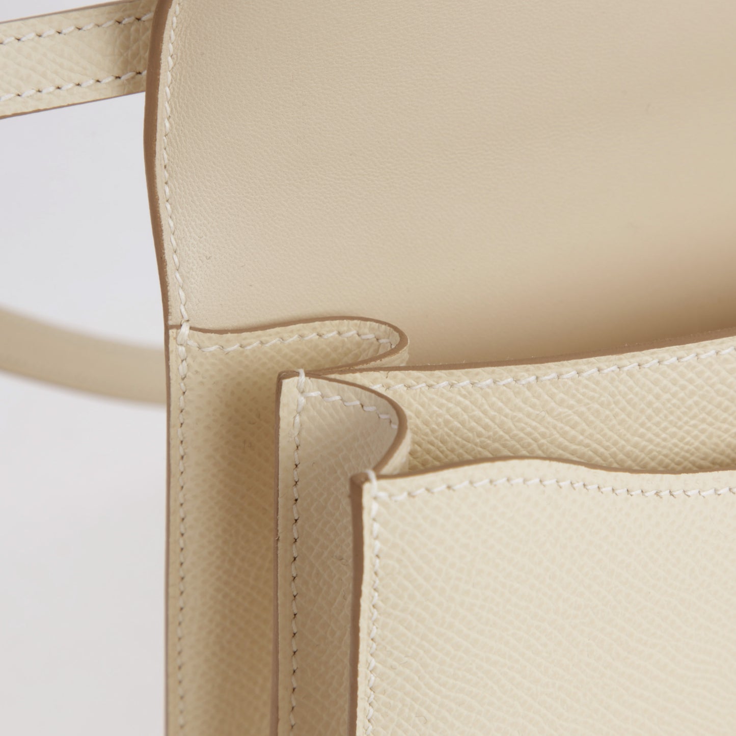 HERMÈS Constance Mini Craie (10) Epsom Lacquer Hardware Palladium hardware K (2025)