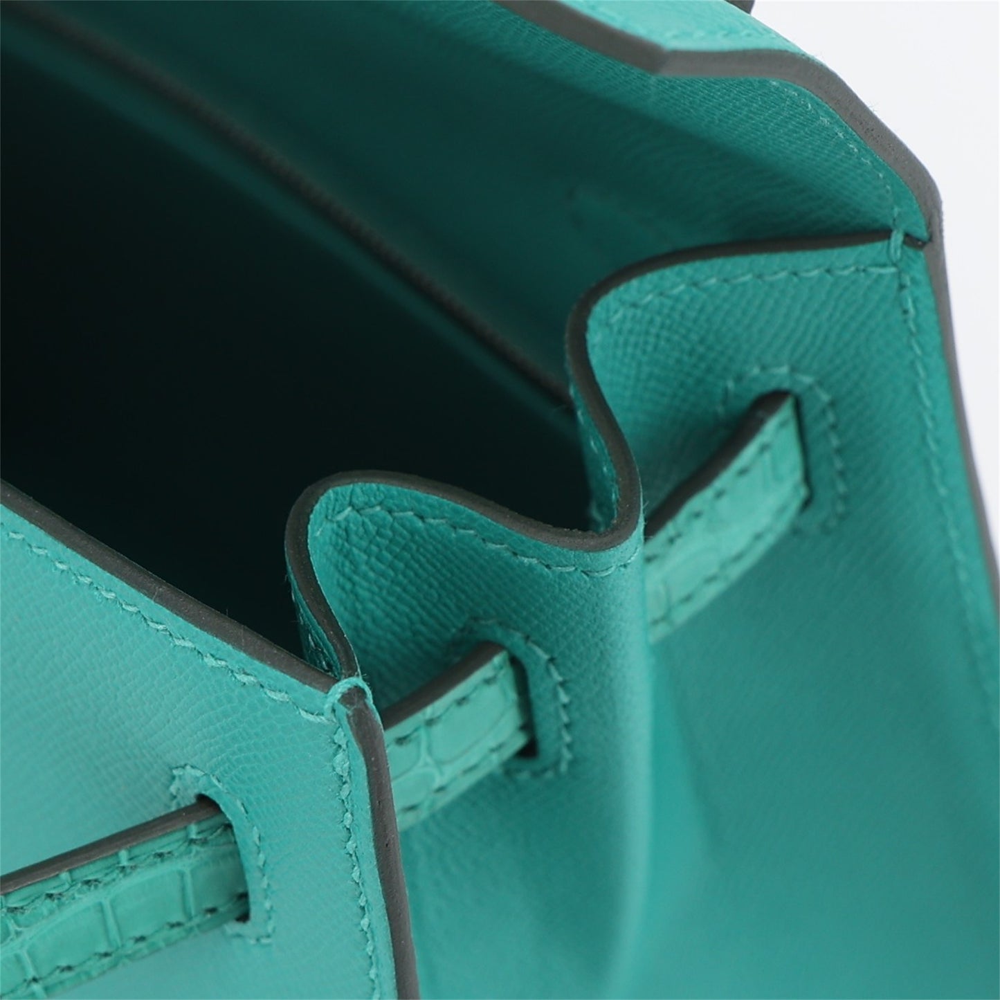 HERMÈS Kelly 25 Sellier Touch Vert Jade (O6) Madame Alligator Palladium hardware W (2024)