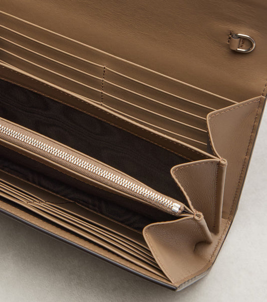 Gucci Dionysus GG Supreme clutch 2025