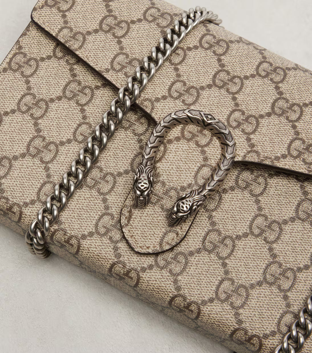 Gucci Dionysus GG Supreme clutch 2025