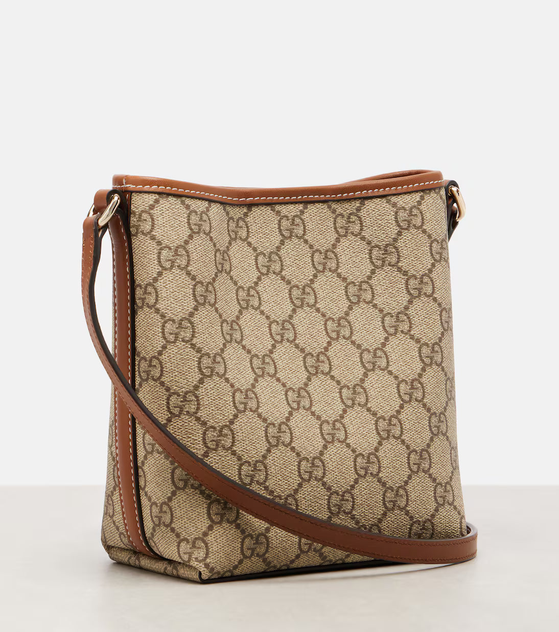 Gucci GG Emblem Small bucket bag 2025