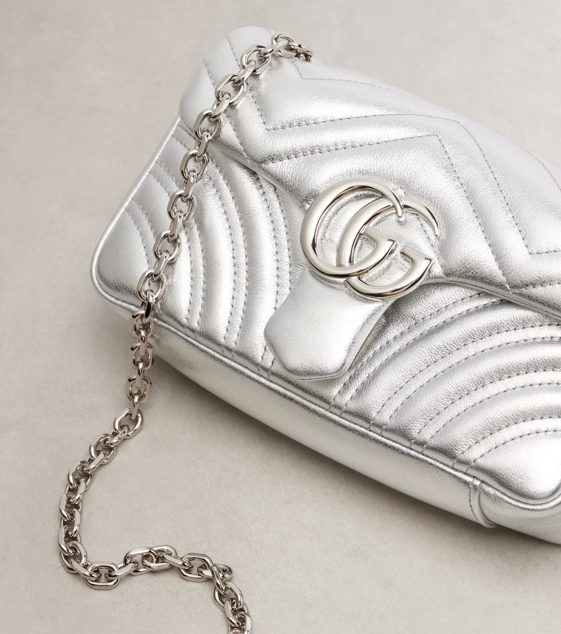Gucci GG Marmont Small leather shoulder bag 2025