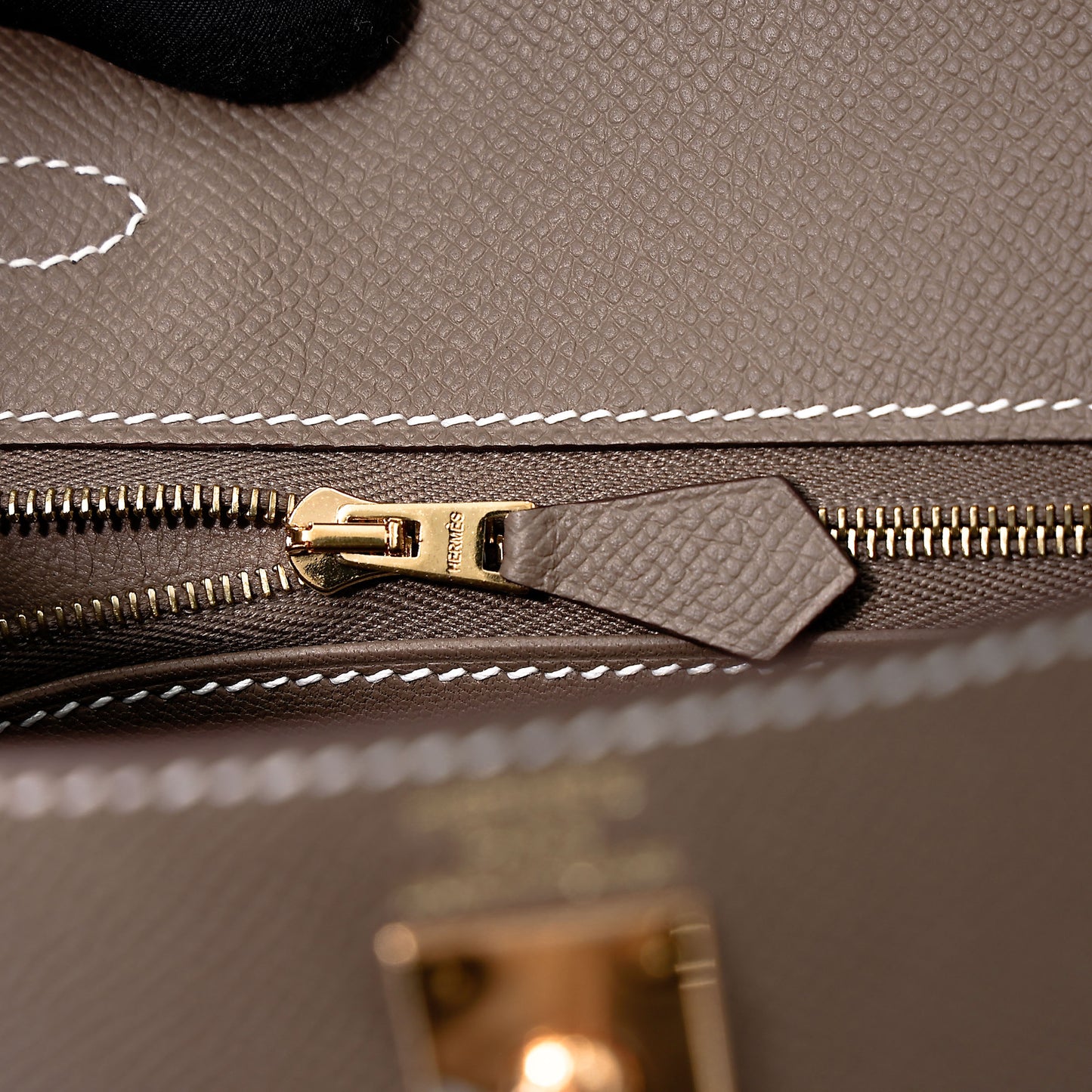 HERMÈS Kelly 25 Sellier Etoupe (18) Epsom Gold hardware K (2025)